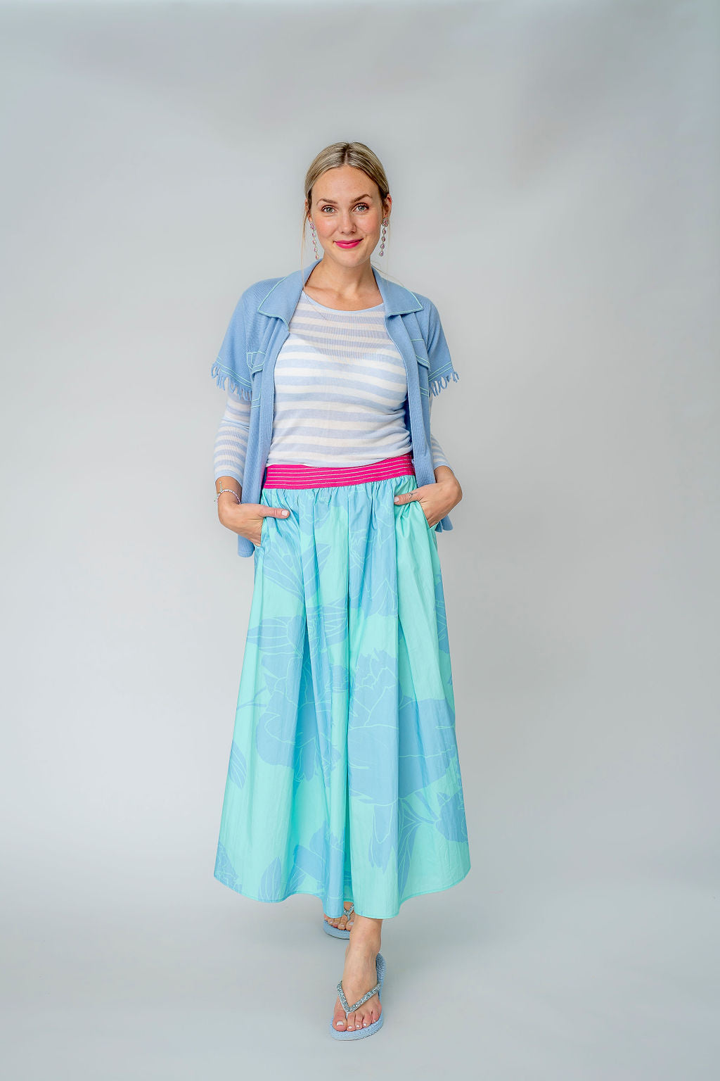 Rock Bella-cs mit Dahlia-Print in Swimming Pool