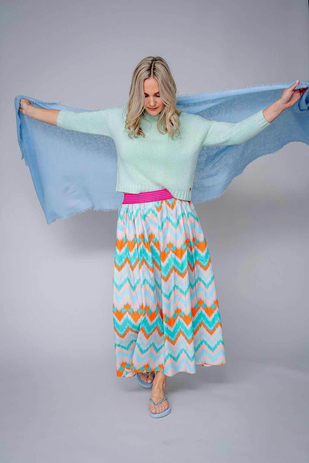 Baumwollrock lang hellblau zigzag print orange