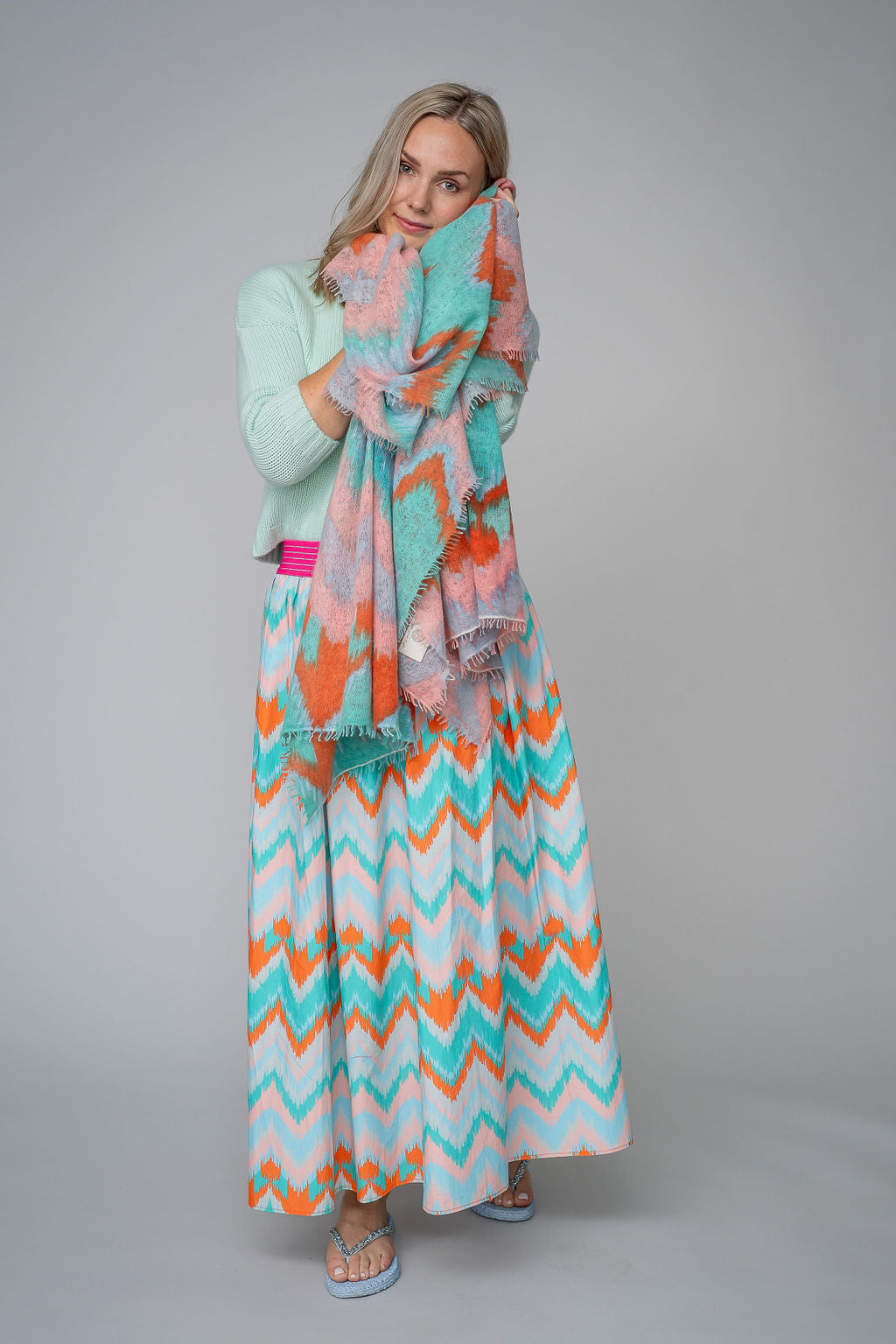 Baumwollrock lang hellblau zigzag print orange