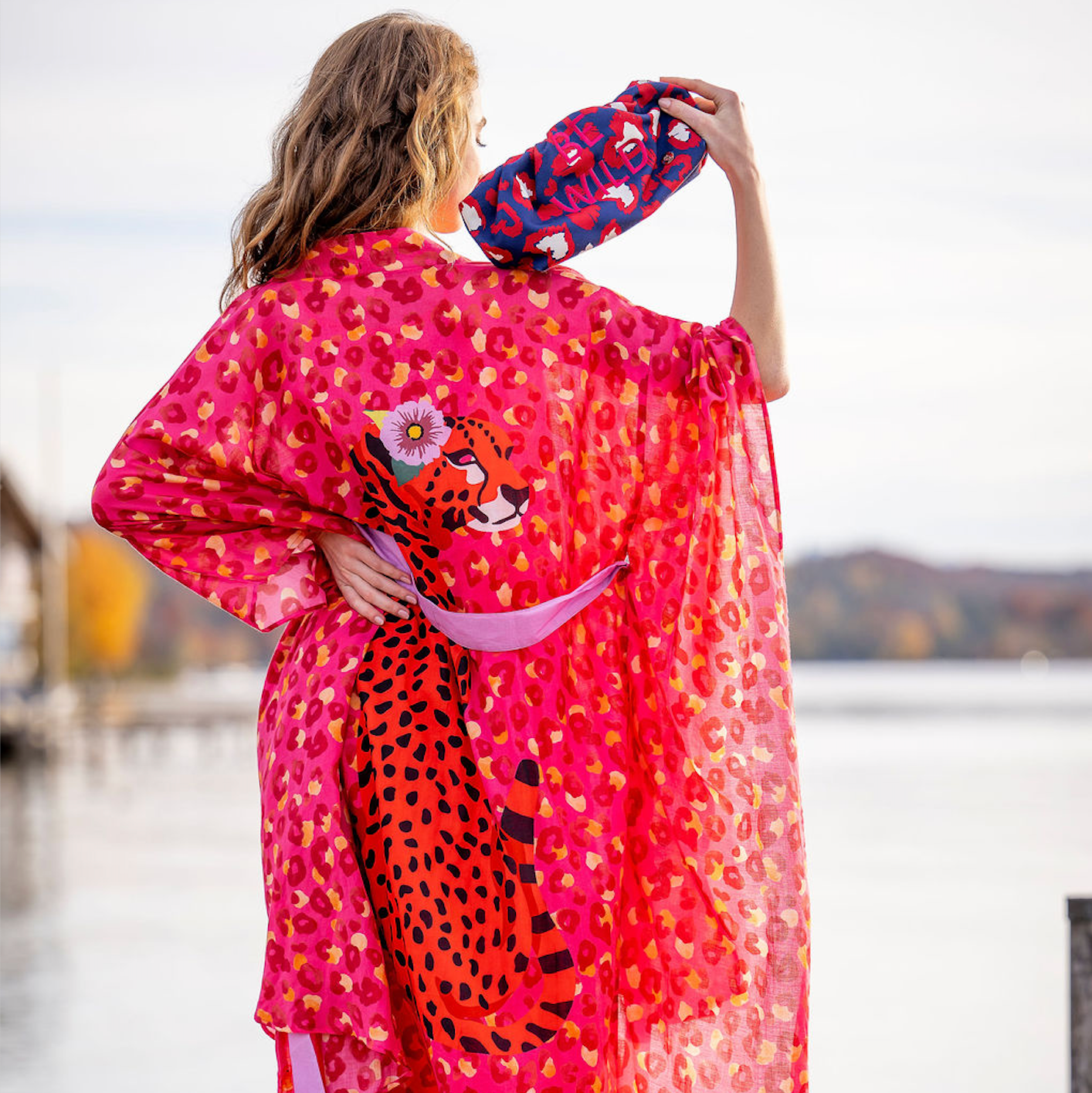 Luxuriöse Cashmere Schals und Accessoires mit Leoprint