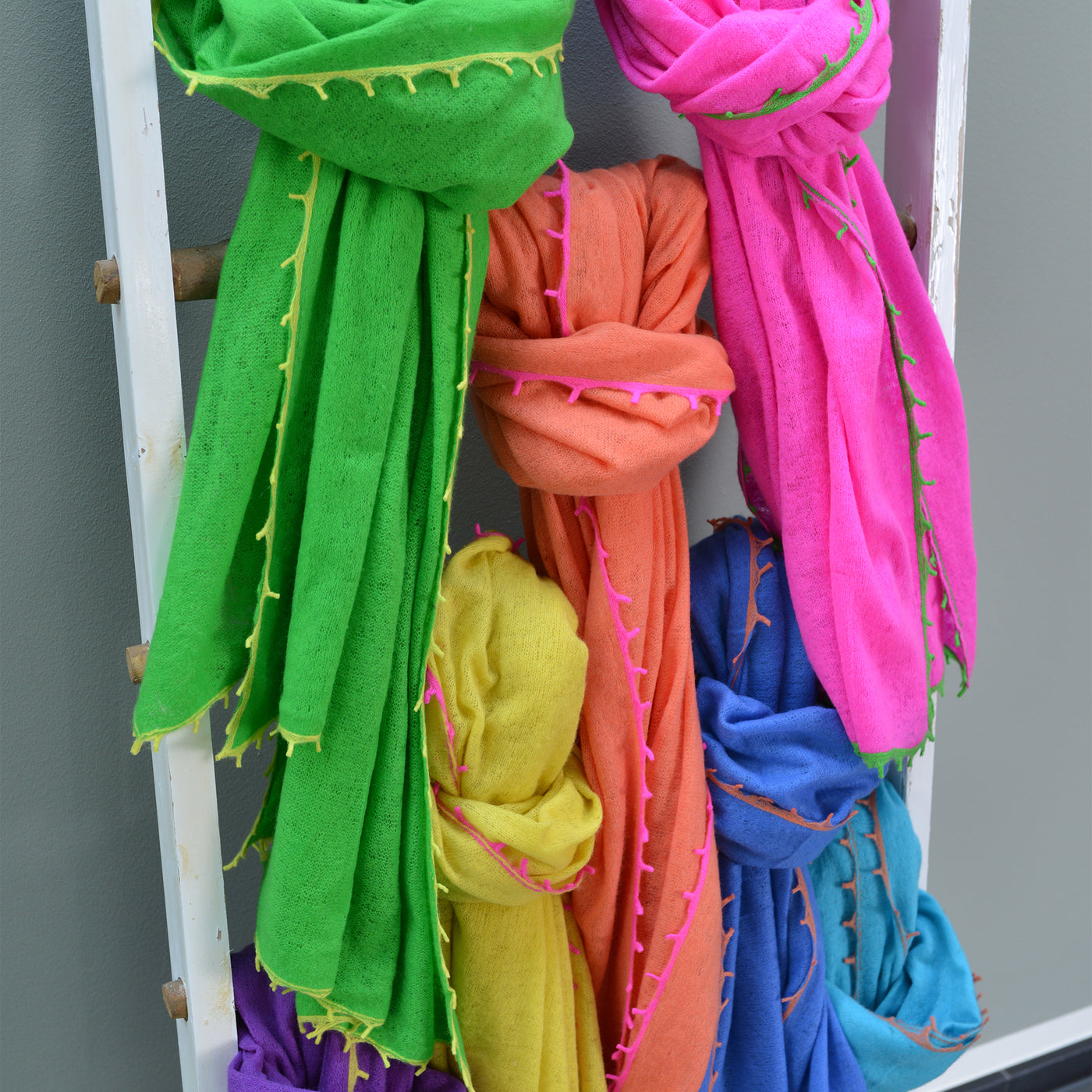 Doppelt gefilzte Cashmere Schals BiFeli-cs mit bunten Fransen