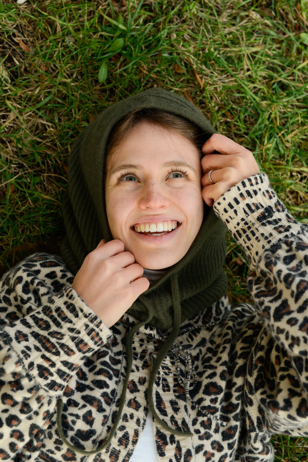 Cashmere Hood Rupi-cs in Tea Leaf