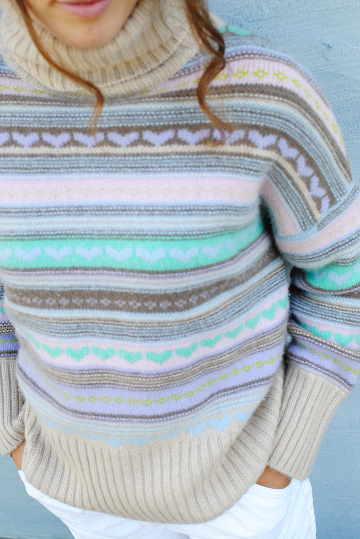 Edler Damenpullover aus dickem Kaschmir-Garn mit Intarsien-Strick und hohem Kragen Detailbild Strickmuster