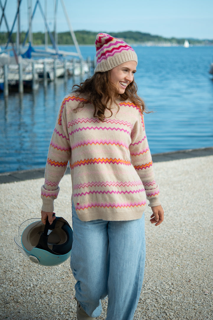 Weicher Cashmere Pullover für Damen, verlängertem Rückenteil, aufwendiger Strick, nachhaltig gefertigt in der Farbe Creme