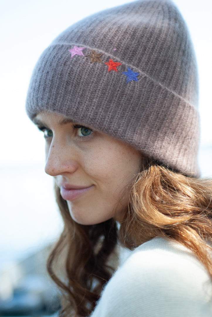 Cashmere Mütze Nika-cs mit Sternen in Earth