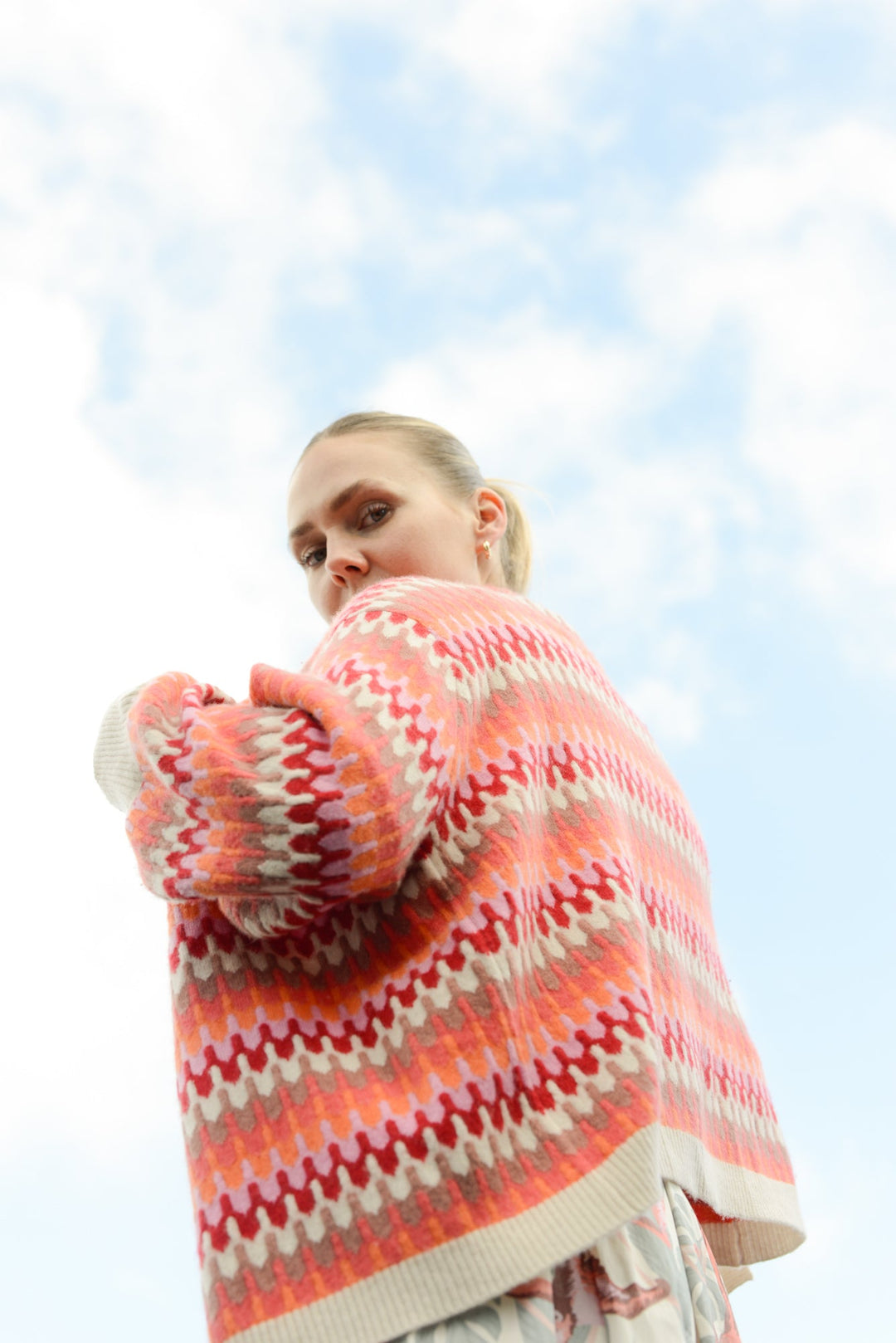 Oversized Damen Strickjacke aus 100% Kaschmir mit ZigZag-Muster in der Farbe Champagner, Detailaufnahme 