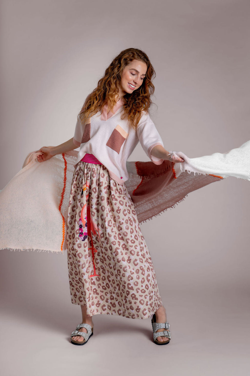 Kurzärmeliger Sommerpullover mit Colorblocking Damen aus Kaschmir Modelbild