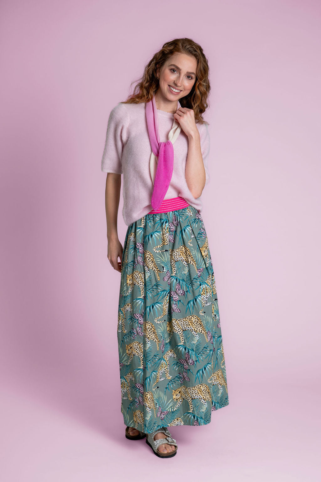 Langer Sommerrock aus Baumwolle mit Animal-Print Monkeys, elastischem Hüftbund, auch in großen Größen, Tragebild