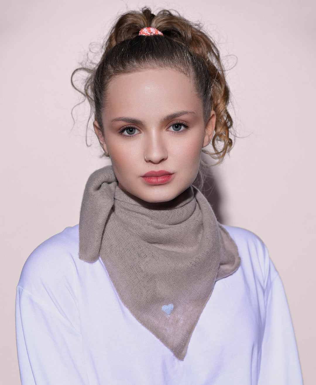 Cashmere Bandana Heart-cs in Taupe