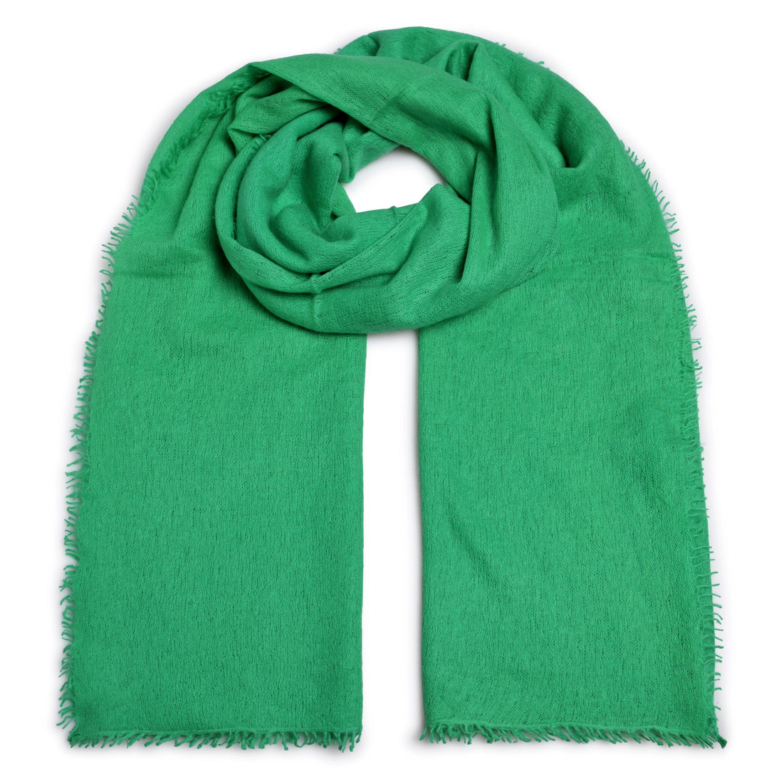 Edler Kaschmirschal für Damen und Herren in der Farbe Grün von cute stuff, mit dezenten Fransen, felted Light Cashmere, Produktbild