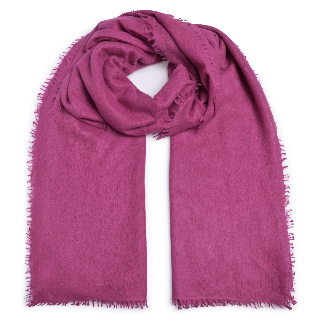 Kaschmirschal für Damen von cute stuff mit kleinen Fransen aus 100% Light Cashmere in der Größe 205 x 80 cm in der Farbe Berry