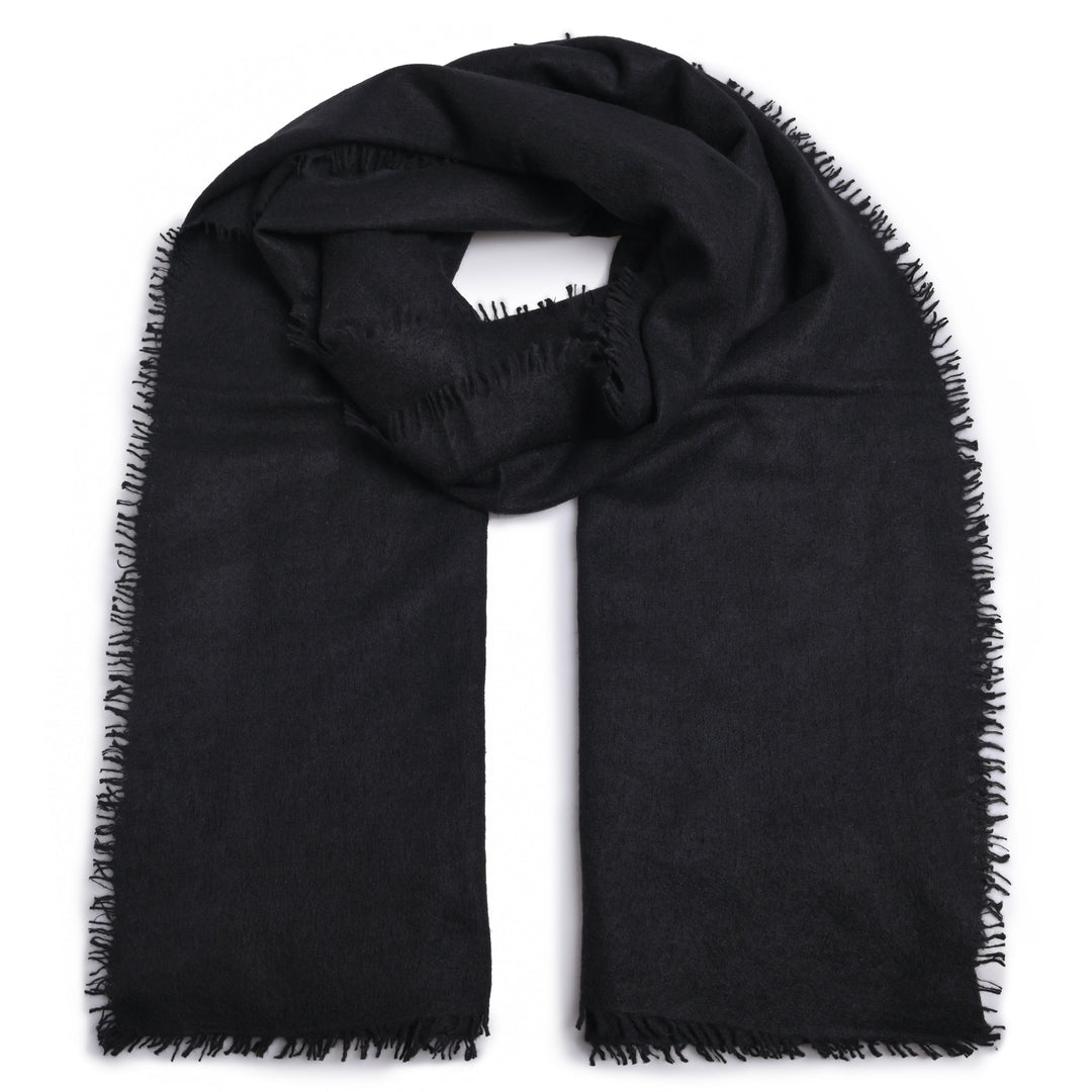 Kaschmirschal Tiny aus 100 % reinem Kaschmir. Kompakter Light-Cashmere-Schal in 60 × 160 cm, wunderbar weich und von Hand gewalkt. Farbe Schwarz