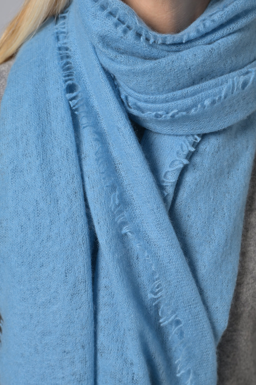 Light Cashmere Schal für Damen aus 100% reinem Kaschmir in Blau, Farbe Aquarius, Nahaufnahme, Schalstruktur