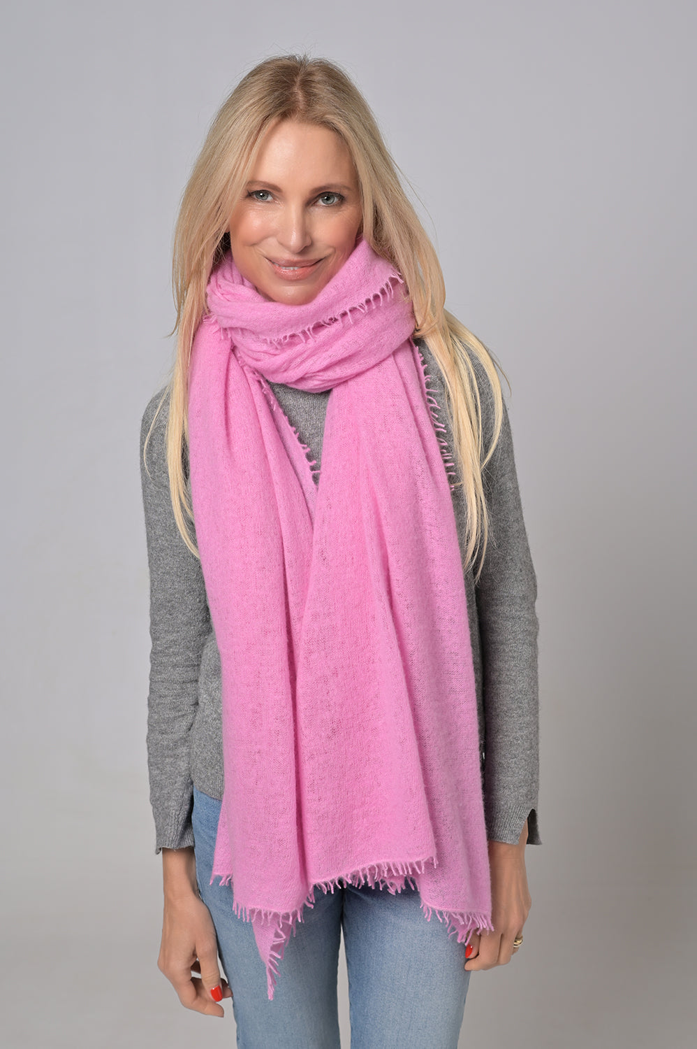 Kaschmirschal für Damen in Pink aus 100 Prozent reinem Kaschmir, geflzt und gewalked, Light Cashmere, Tragebild