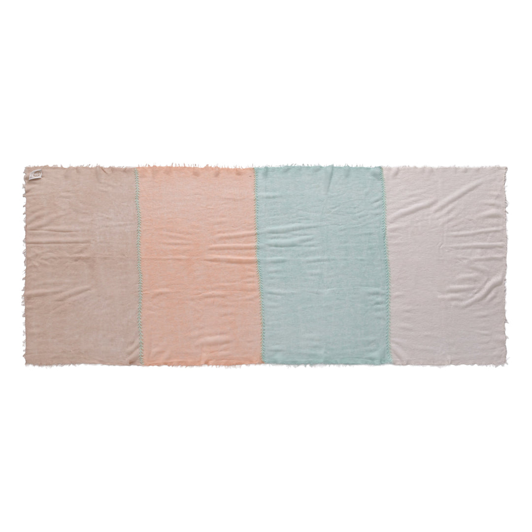 Luxuriöser Light Cashmere Schal für Damen mit Blockstreifen in Beige, Lachs, Mint und Weiß, 4-farbig, mit Kreuz-Stickerei Veredelung, gelegt