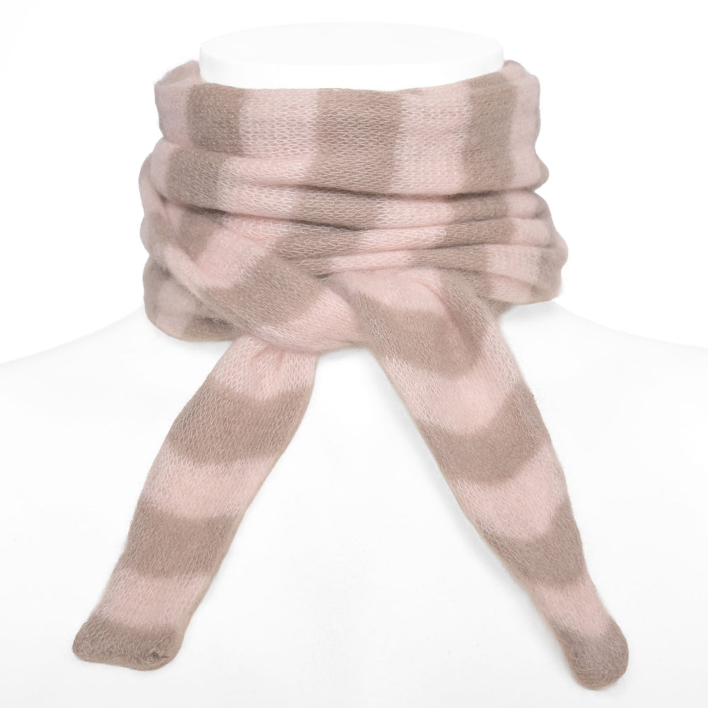 Fair produzierter Kaschmirschal aus Nepal schmal geschnitten mit Streifen in Taupe, als Halstuch gebunden