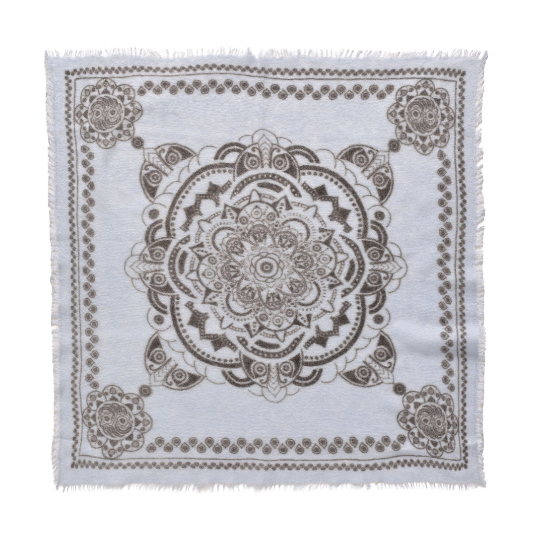 Detailaufnahme Ornament Motiv Kaschmir Tuch in Frosty
