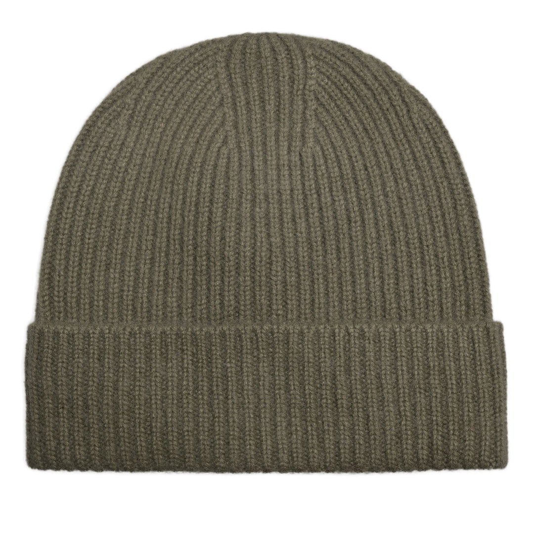 Dunkelgrüne Kaschmirmütze mit Aufschlag, 100 % Cashmere, Unisex, Produktaufnahme auf hellem Hintergrund.