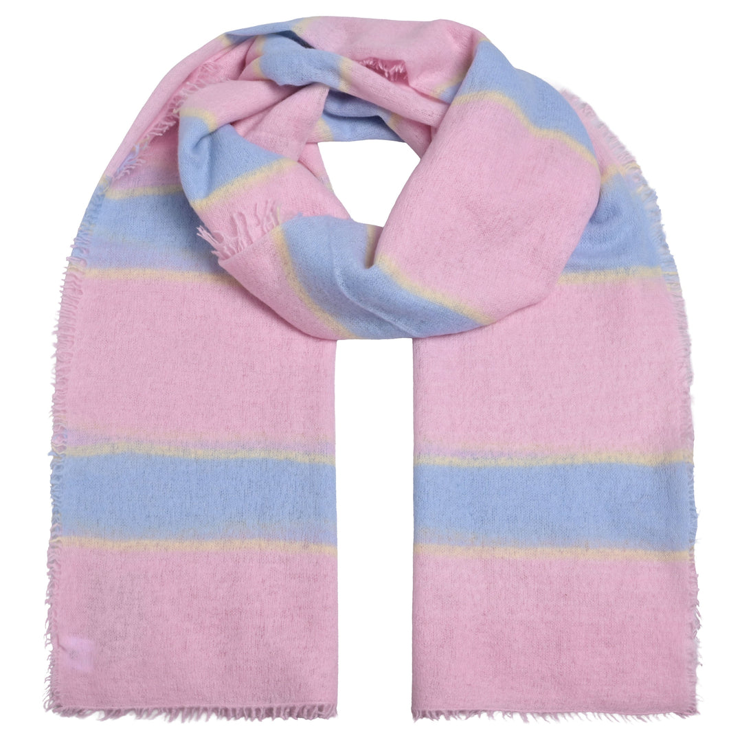 Langer Damenschal aus 100 Prozent reinem Kaschmir mit Streifenmuster und dezenten Fransen in der Farbe Strawberry Shake, nachhaltig produziert, Produktbild