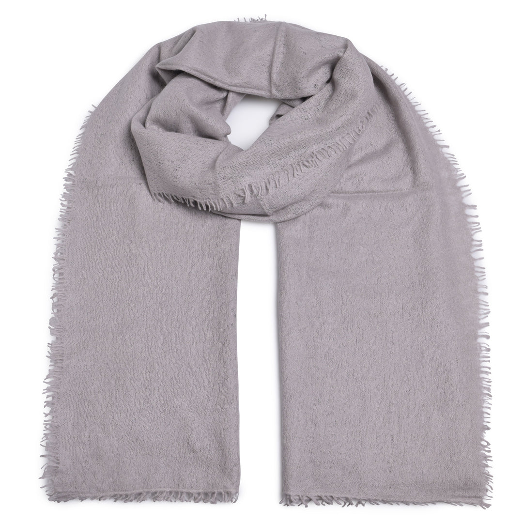 Edler Kaschmirschal in Grau aus 100 Prozent Kaschmir, gestrickt und gefilzt, Unisex für damen und Herren, handmade in Nepal, Produktfoto auf weißem Hintergrund