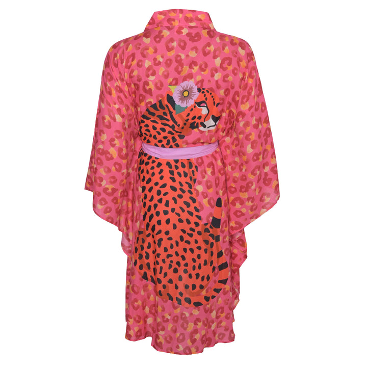 Rückansicht Kimono mit großem Leopard‑Print und Leomuster in Pink