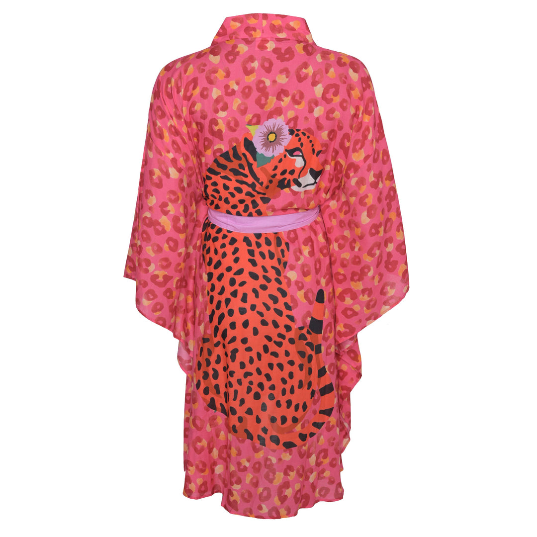 Rückansicht Kimono mit großem Leopard‑Print und Leomuster in Pink