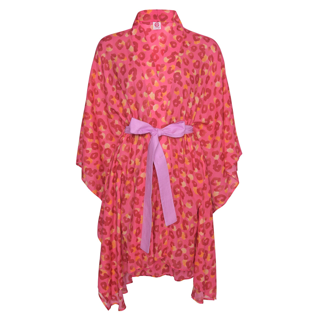Leichter Baumwollkimono mit All‑Over‑Animal‑Print und Taillengürtel in Pink, Vorderansicht