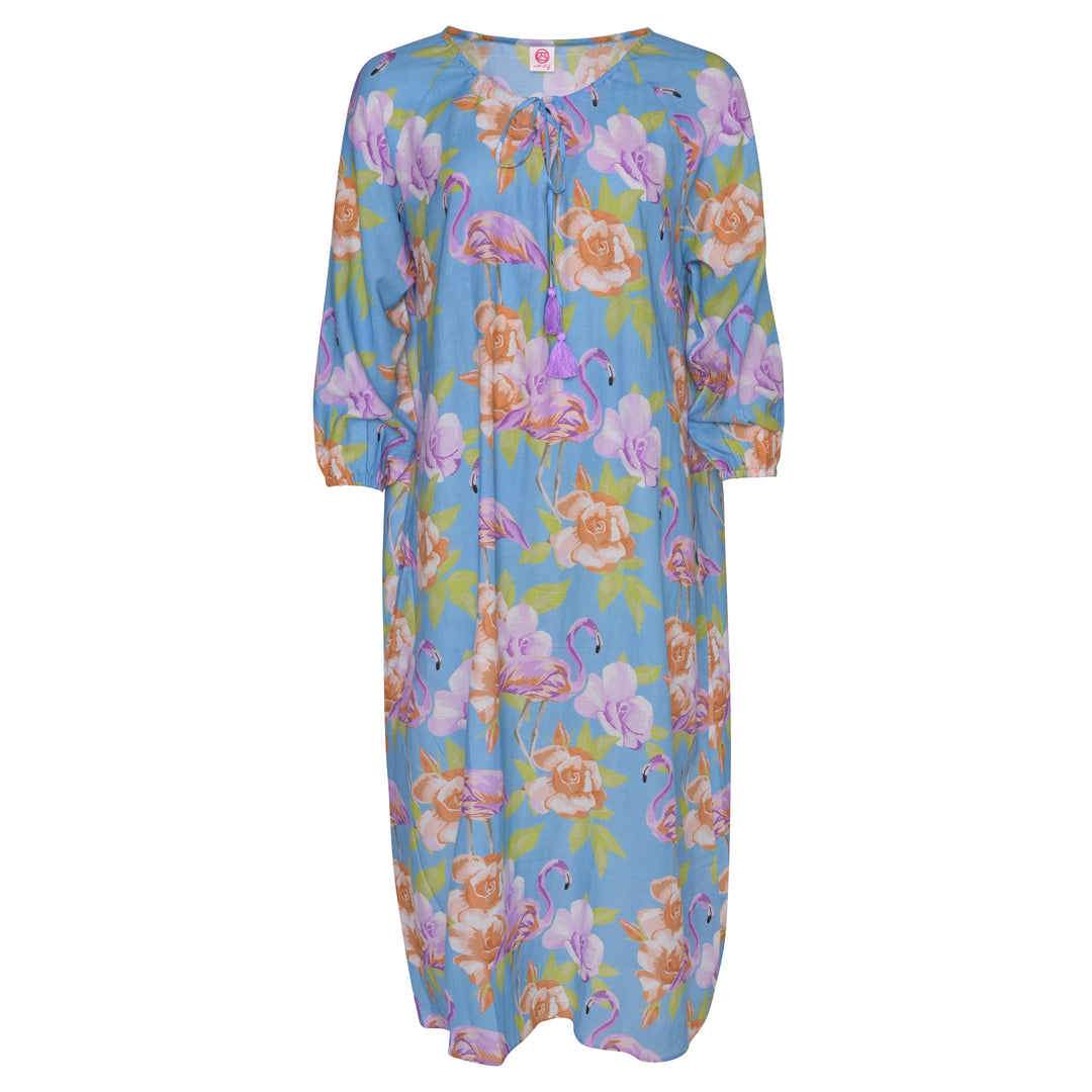 Maxikleid aus leichter Baumwolle in Blau mit aufgedruckten Flamingos, locker fallend, Vorderansicht