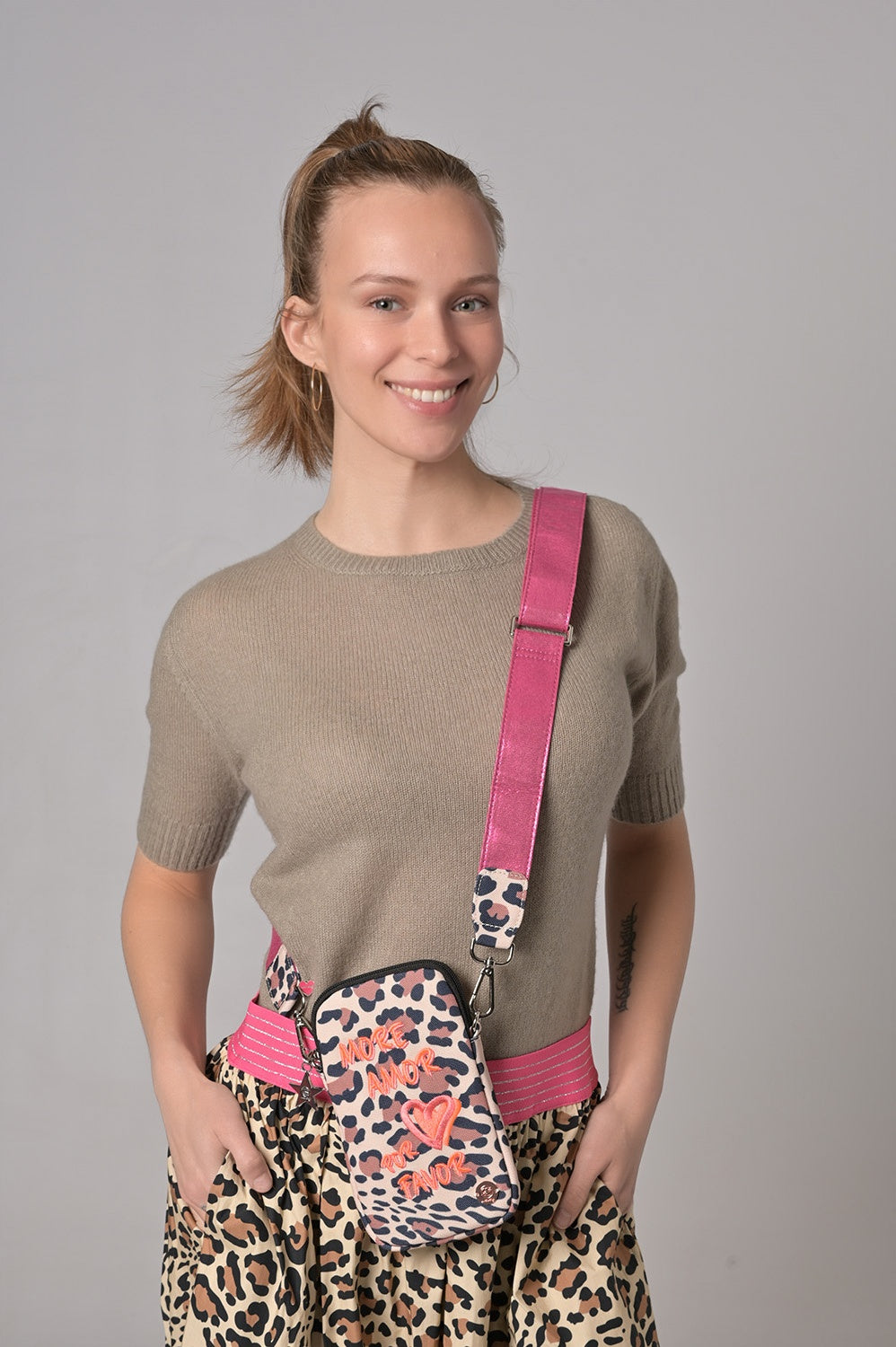 Phonebag Leo-cs Amore in Brown