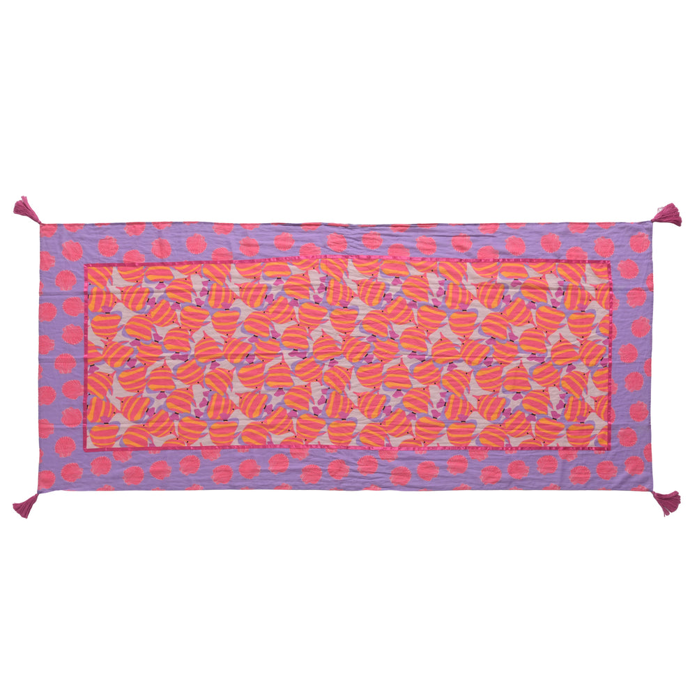 Langer Sommerschal 210× 70 cm aus 100% Baumwolle mit maritimem Fisch‑ und Muschel‑Motiv, Patchwork, Satin-Piping und Quasten , Vogelperspektive