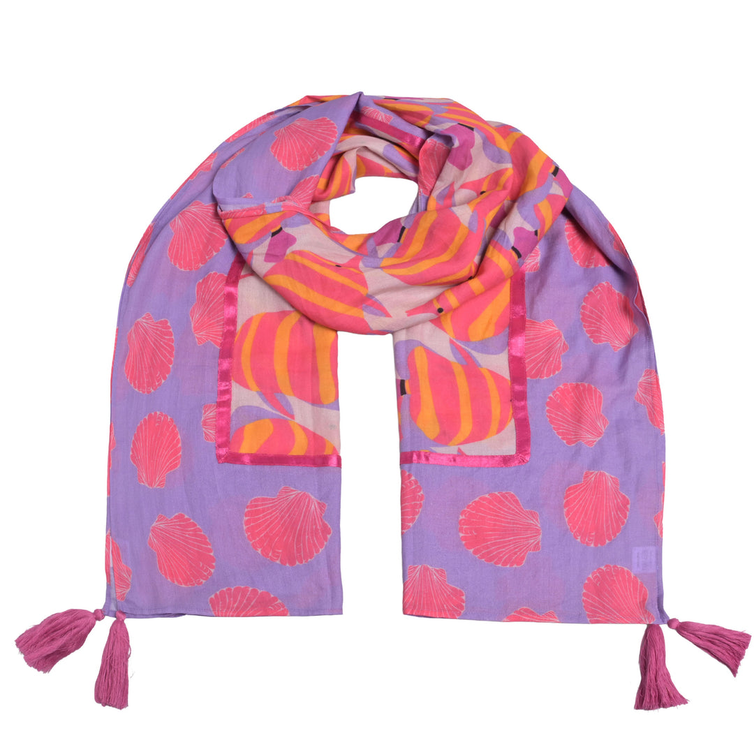 Langer Sommerschal 210× 70 cm aus 100% Baumwolle mit maritimem Fisch‑ und Muschel‑Motiv, Patchwork, Satin-Piping und Quasten 