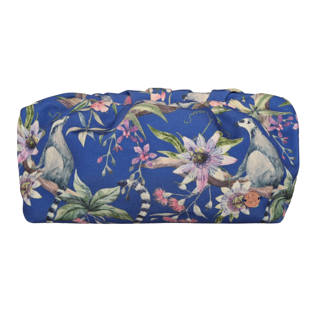 Stylische Abend-Clutch in Blau mit exotischem Lemuren Muster und Klappverschluss, perfekter Begleiter für Dinner, Parties und Cocktail-Empfänge
