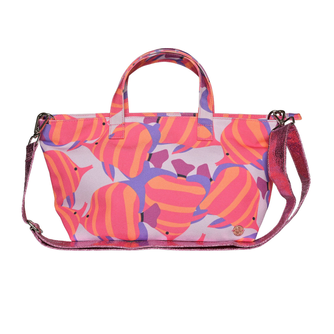 Praktische Damenhandtasche mit Tragehenkeln und abnehmbarem Tragegurt mit maritimen Motiv "Fische" in der Farbe Koralle