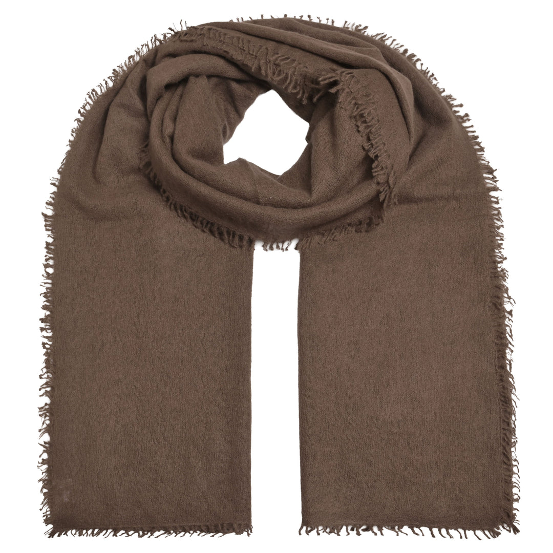 Weicher und besonders fluffiger Kaschmirschal für Damen und Herren von cute stuff mit dezenten Fransen, gestrickt und gefilzt in der Farbe Coffee Bean