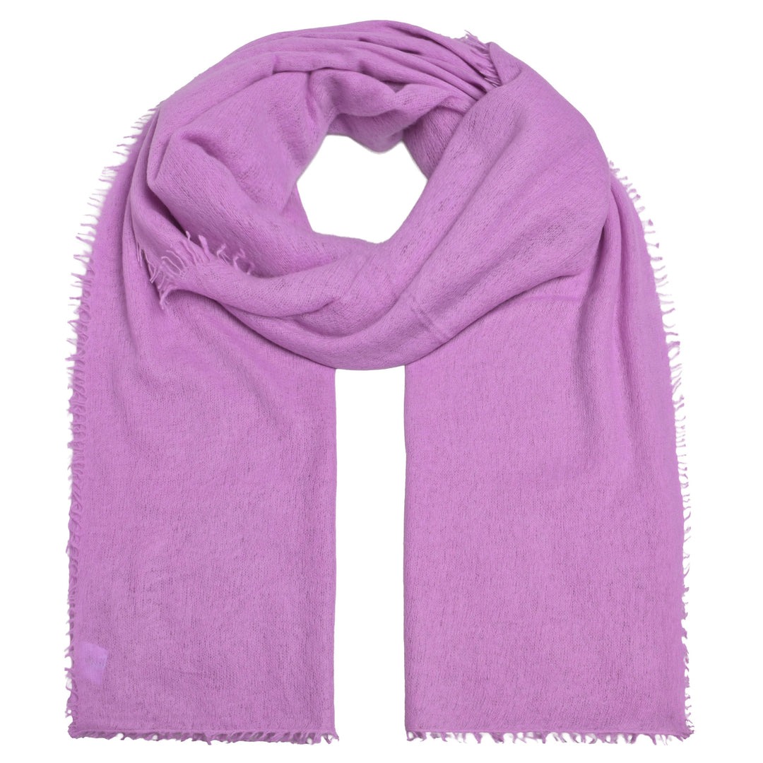 Weicher und besonders fluffiger Kaschmirschal für Damen mit Fransen von cute stuff, gestrickt und gefilzt in der Farbe Lavender