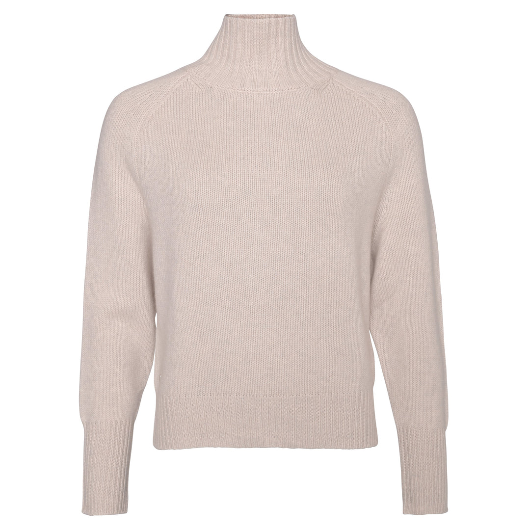 Damen-Kaschmirpullover Alex in Wollweiß aus 100 % Kaschmir mit hohem Turtle Neck und extra-langen, gerippten Ärmelbündchen. Champagner
