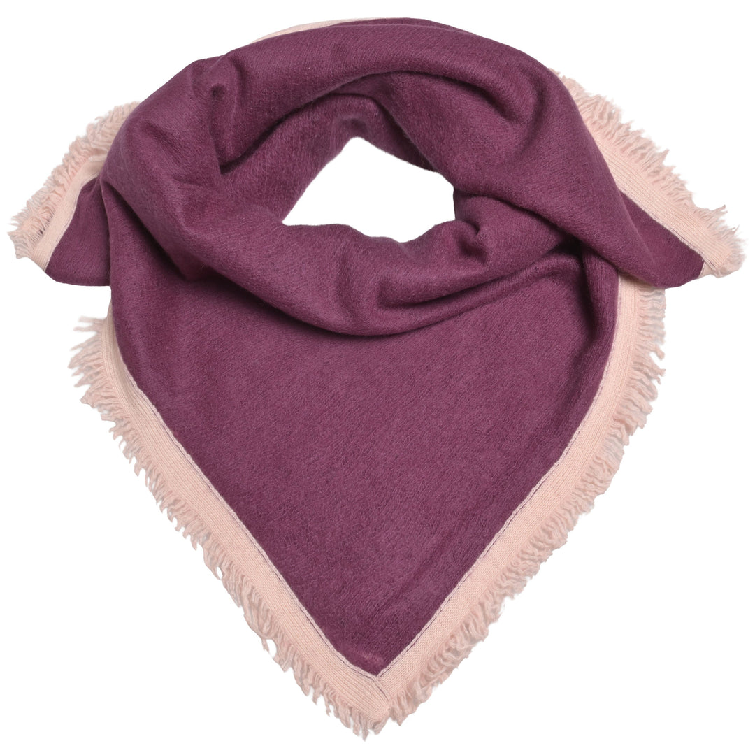 Gestricktes Kaschmirtuch für Damen aus 100 % Kaschmir in Barolo mit kontrastfarbiger Fransenkante von cute stuff