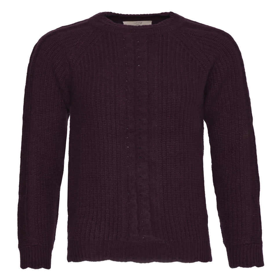 Kaschmirpullover „Nobi-cs“ in Barolo aus 100 % Kaschmir mit Rundhalsausschnitt, Zopfstrickmuster und gerippten Bündchen von cute stuff.