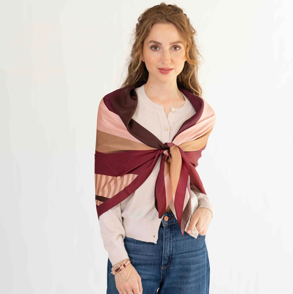 Seiden Foulard von cute stuff aus 100% reiner Seide mit Streifen.Design gestylt als Schultertuch