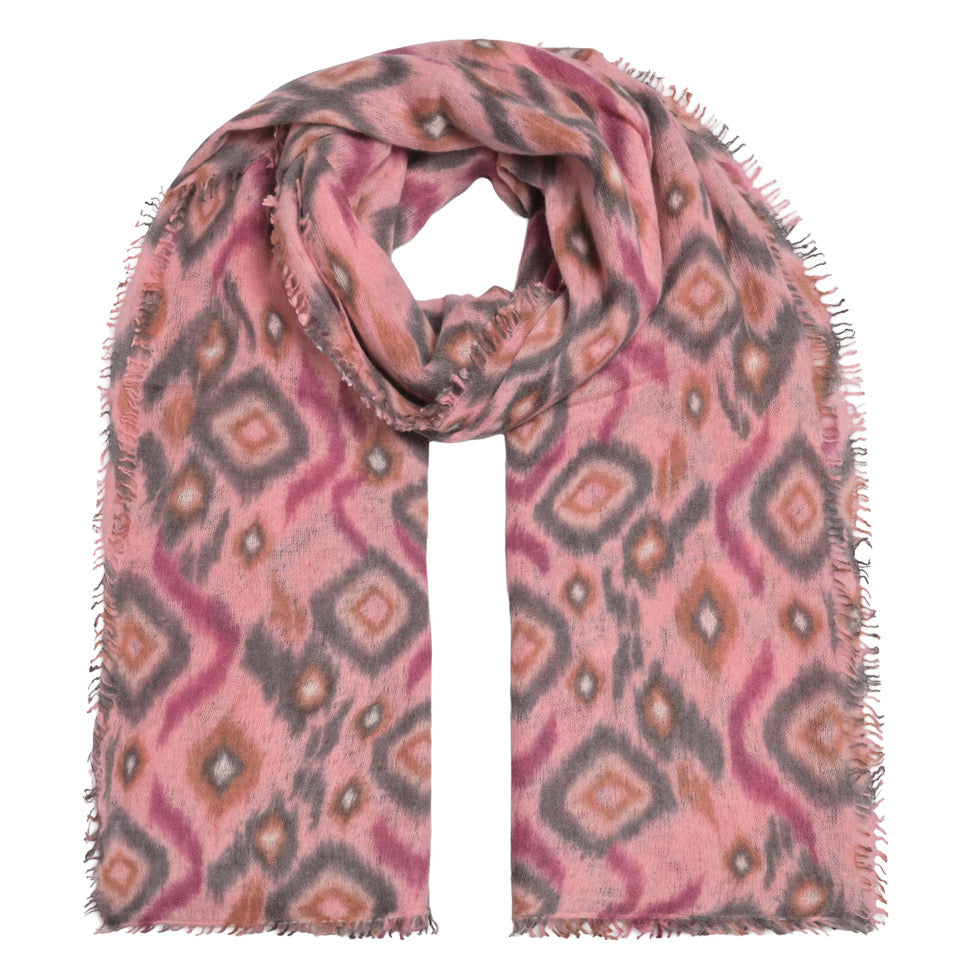 Kaschmir-Schal „Ikat-cs“ aus 100 % Kaschmir in Zuckerwatte mit geometrischem Ikat-Muster, Rauten und kleinen Fransen von cute stuff