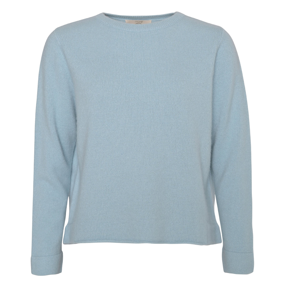 Damen-Kaschmirpullover Jacky-cs in Ice Blue aus 100 % Kaschmir, locker geschnitten im Sweater-Stil mit Rundhalsausschnitt und verstärkten Ärmelbündchen.