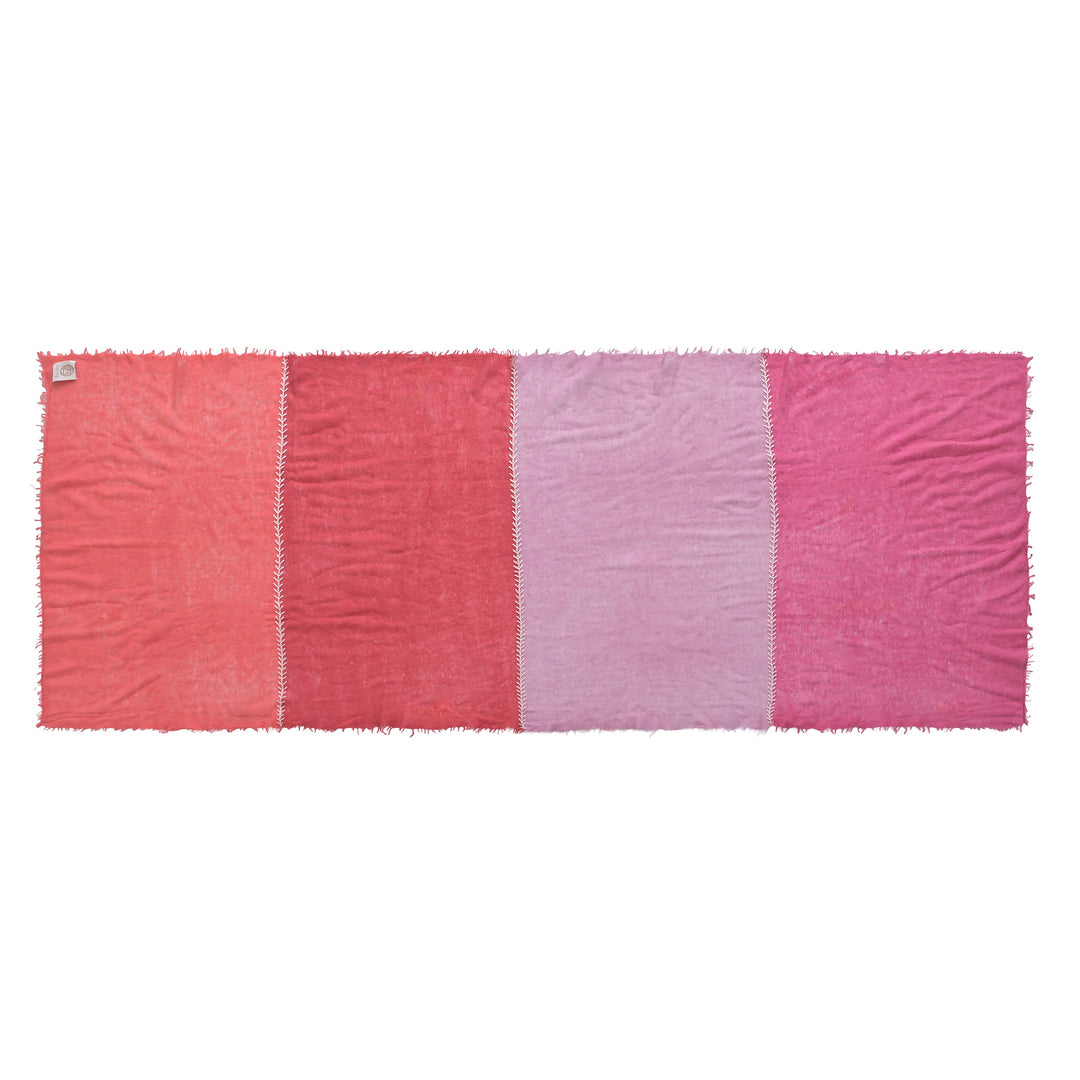 Luxuriöser Light Cashmere Schal für Damen mit Blockstreifen in Raspberry und Pink, 4-farbig, mit Kreuz-Stickerei , gelegt